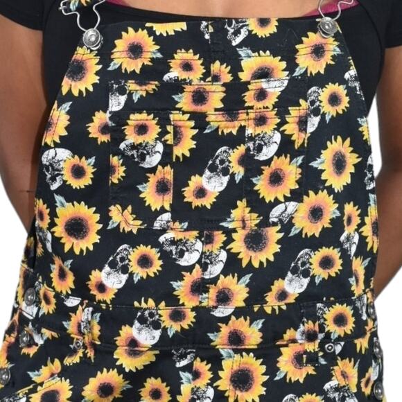 Hot Topic Shortalls Black Skull Sunflowers Bib Overall Jeans Shorts Romper Large - Picture 4 of 12